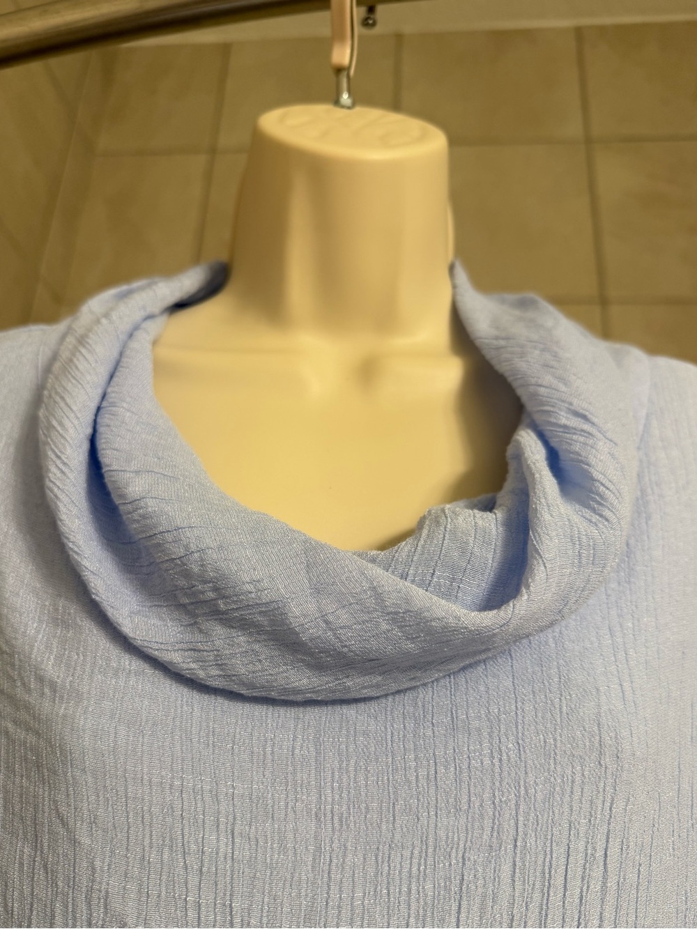 NWOT Gaya light blue cowl neck sleeveless fluttery top, size Extra Large - Picture 3 of 7